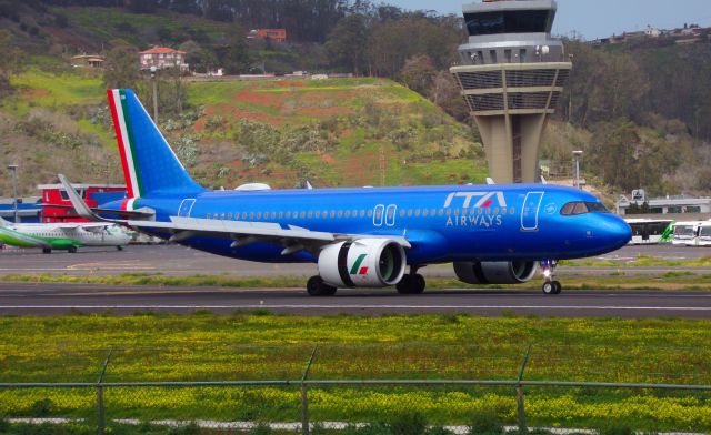 Airbus A320neo (EI-HOB)