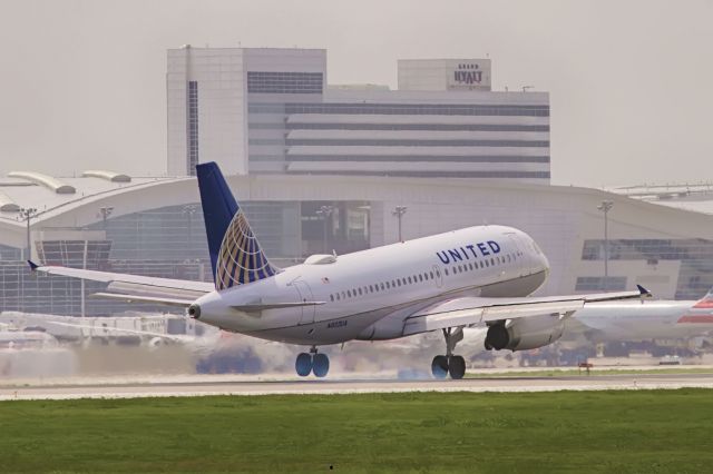 Airbus A319 —