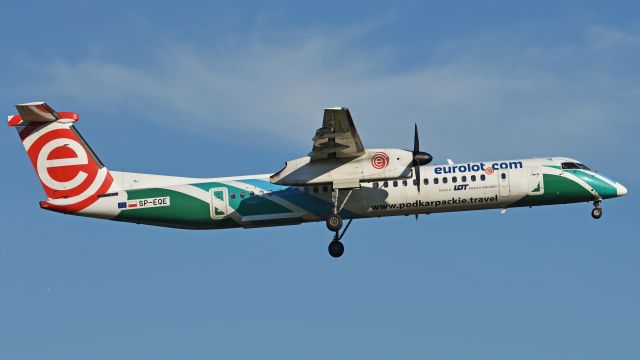 de Havilland Dash 8-400 (SP-EQE)