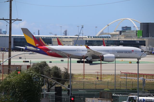 Airbus A350-900 (HL8079)
