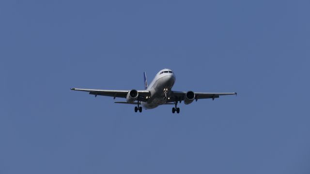 Airbus A319 (N805UA)