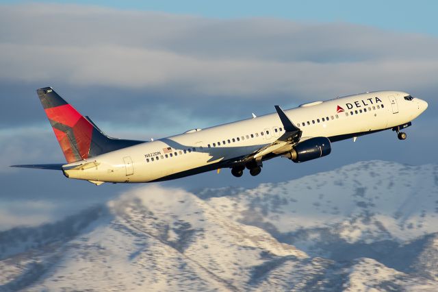 Boeing 737-700 (N822DN) - Actually a 737-900