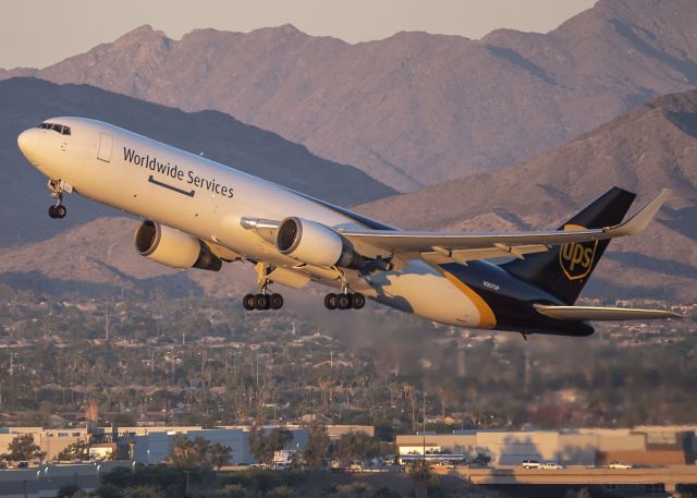 BOEING 767-300 (twin-jet) (B763) Aircraft (page 1) - FlightAware