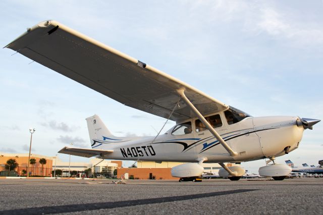 Cessna Skyhawk (N405TD) - ERAU's newest 172S - 2012 Cessna 172 delivered early this month. 144hrs on the hobbs and featuring the 3 seat flight school cabin.