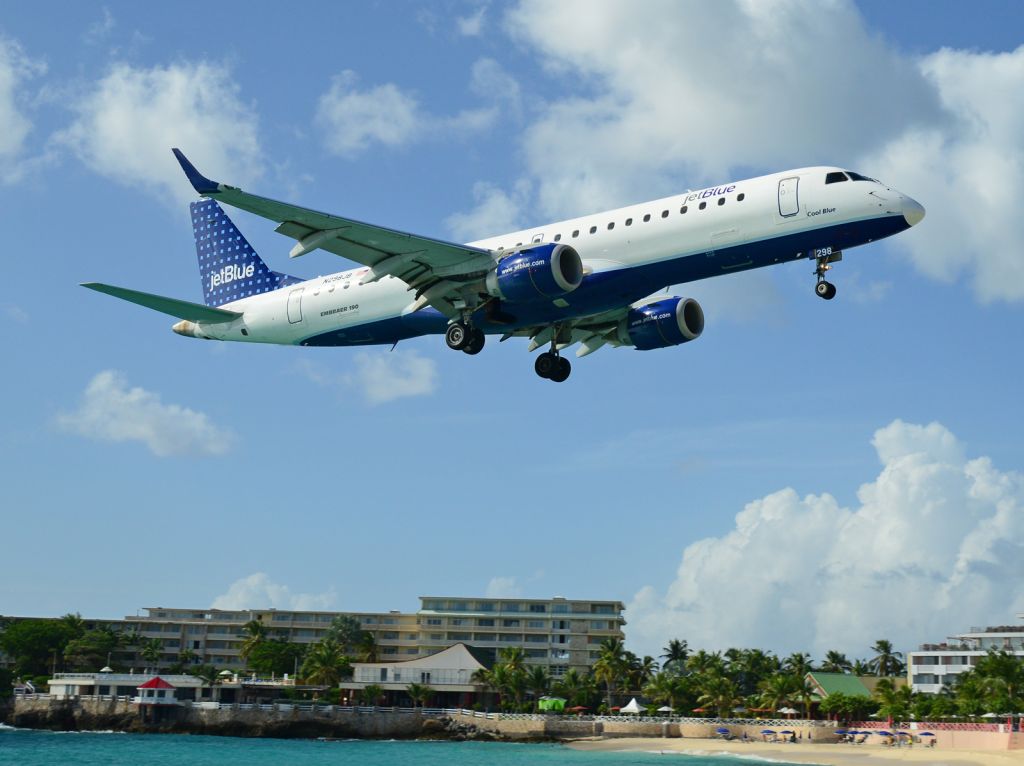 Embraer ERJ-190 (N298JB)