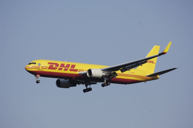 BOEING 767-300 (N644GT) - Final Aporoach to Narita Intl Airport Rwy16R on 2013/05/6 "Atlas Air Cargo(DHL c/s op By Polar Air Cargo"