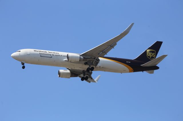 BOEING 767-300 (N311UP)