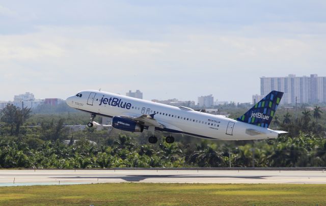 Airbus A320 (N793JB) - JetBlue Airways (B6) N793JB A320-232 [cn4647]br /Fort Lauderdale (FLL). JetBlue Airways flight B639 departs runway 10R to San Jose Juan Santamaria (SJO).   The aircraft is wearing JetBlue's Prism tail design.br /Taken from Hibiscus/Terminal 1 car park roof level br /br /2018 12 25br /https://alphayankee.smugmug.com/Airlines-and-Airliners-Portfolio/Airlines/AmericasAirlines/JetBlue-Airways-B6/