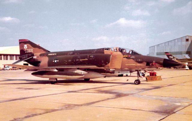 McDonnell Douglas F-4 Phantom 2 —