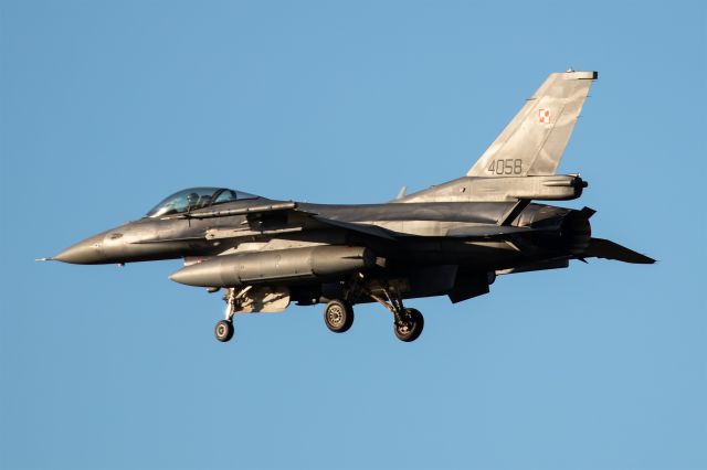 Lockheed F-16 Fighting Falcon (PLF4058)