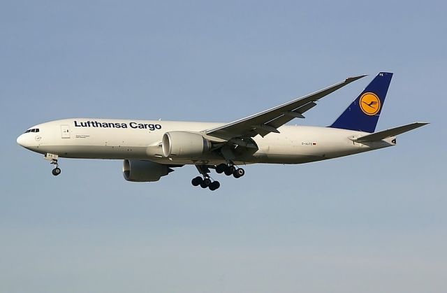 BOEING 777-200LR (D-ALFE)