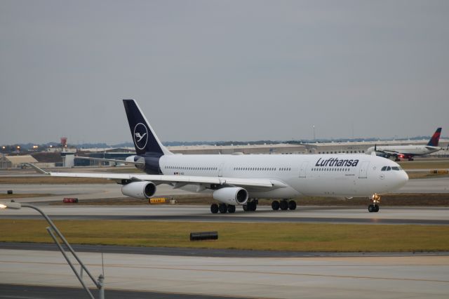 Airbus A340-300 (D-AIGO)