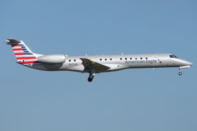 Embraer ERJ-145 (N613AE)