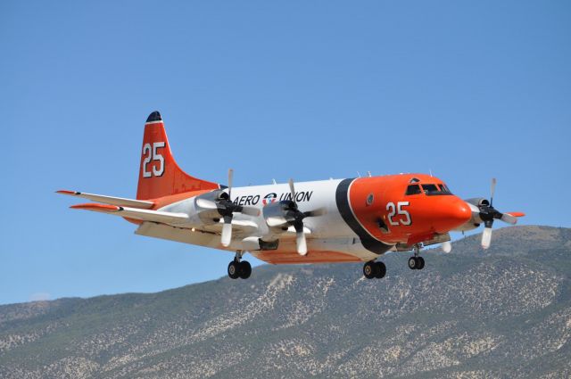 Lockheed P-3 Orion (N925AU) - Aero Union Tanker 25 on a short final for runway 20. Fighting the Twitchell Canyon Fire, 10