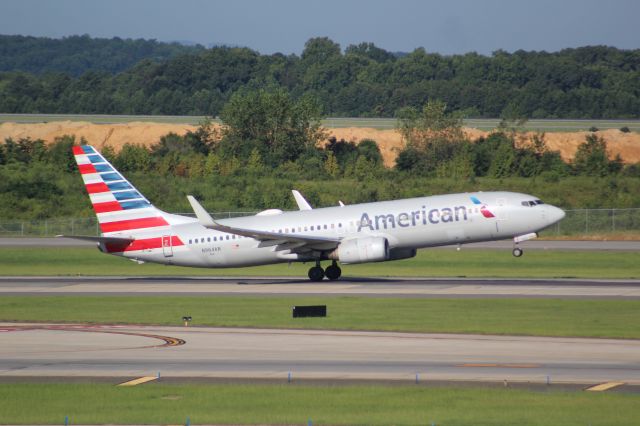 Boeing 737-800 (N964AN)