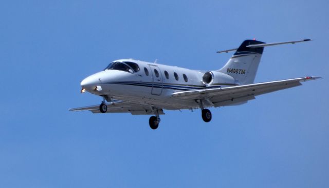 Beechcraft Beechjet (N498TM) - On final is this 2010 Hawker Beechcraft 400A in the Spring of 2019.