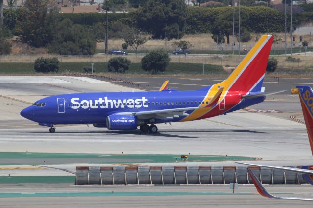 BOEING 737-300 (N7712G)