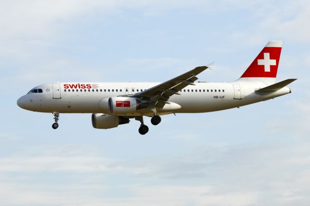 Airbus A320 (HB-IJF)