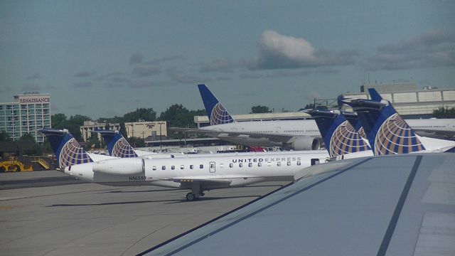 Embraer ERJ-145 (N16559)