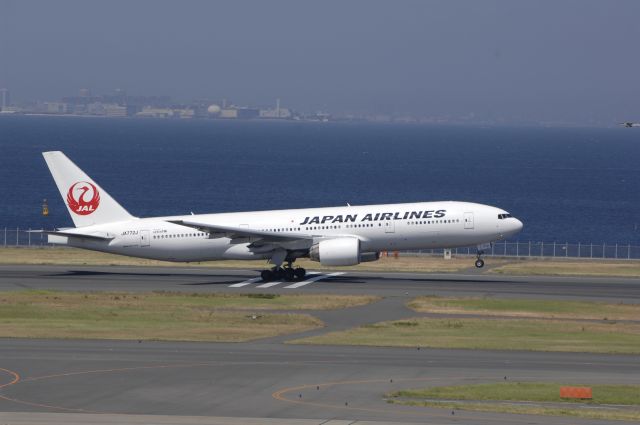 Boeing 777-200 (JA772J) - Departure at Haneda Intl Airport 16L on 2011/7/16