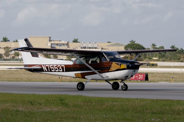 Cessna Skyhawk (N75537)