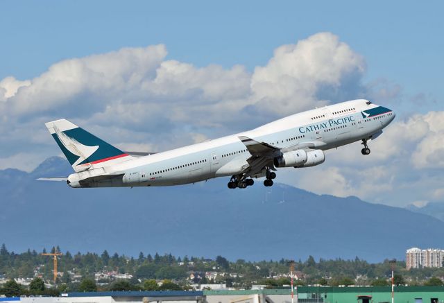 Boeing 747-400 (B-HOV)