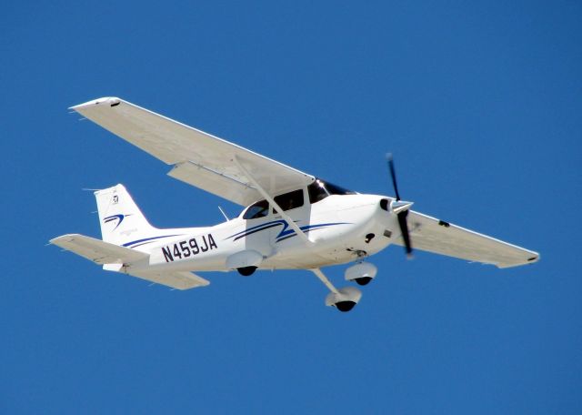 Cessna Skyhawk (N459JA) - Landing at Downtown Shreveport.