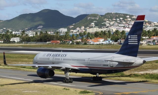 Boeing 757-200 (N939UW)