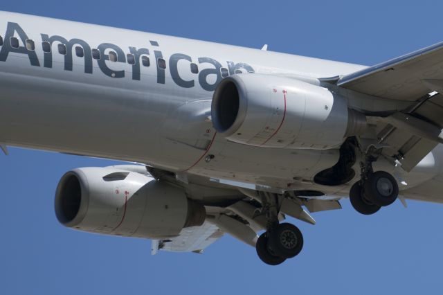 Boeing 737-800 (N866NN)