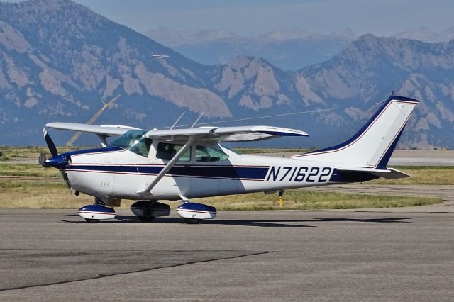 Cessna Skylane (N71622)