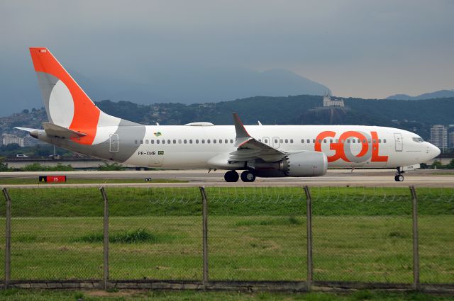 Boeing 737-700 (PX-XMB)