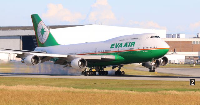 Boeing 747-400 (B-16411) - Eva Air Boeing 747-45E evening arrival at YVR 26R from TPE