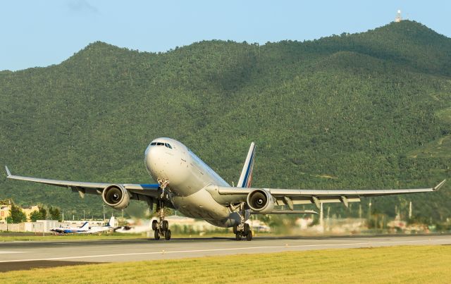 Airbus A330-200 (F-GZCF) - ARF Air France 489 Airbus A332 departing TNCM St Maarten on a sunny sunday afternoon bound for a cold country by the name a Paris France.br /18/11/2018