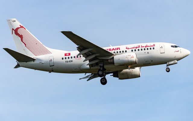 BOEING 737-600 (TS-IOK)