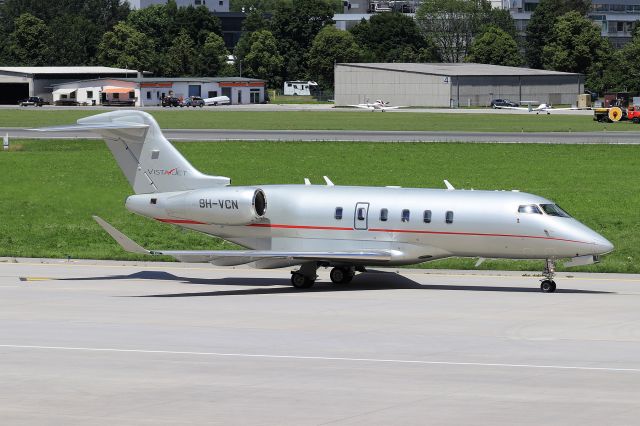Canadair Challenger 350 (9H-VCN)