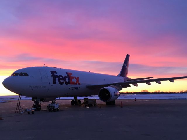 Airbus A300F4-600 (N686FE) - February's cold on the Airbus but a delightful Western Sky before the departure to MSN & MEM