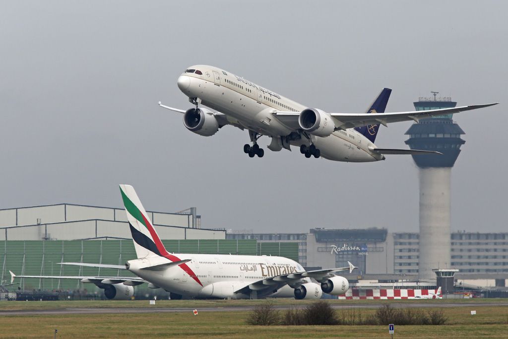 Boeing 787-9 Dreamliner (HZ-ARC) - SVA124 departs to Jeddah as EK17 in the background, A6-EEE, arrives from Dubai.