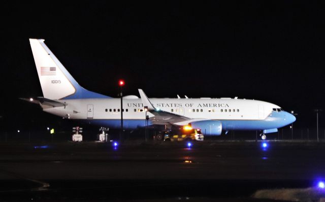 Boeing 737-700 (01-0015) - "sam186" usaf c-40b 01-0015 arriving in shannon 21/11/20.