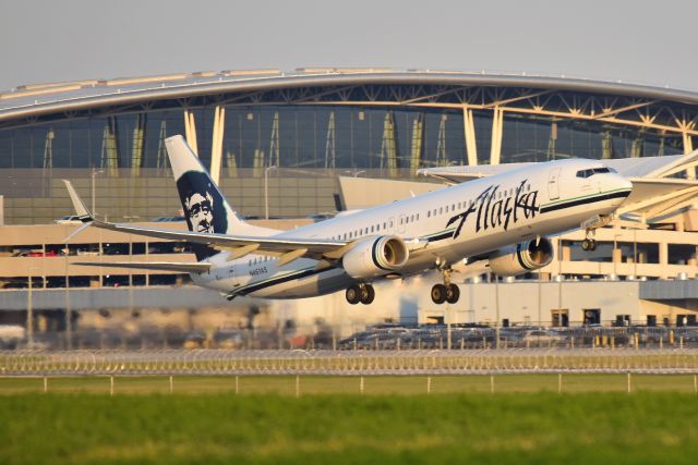 Boeing 737-900 (N461AS)