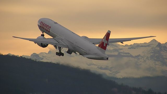 BOEING 777-300ER (HB-JNG) - 13/12/17 LX40 to LAX