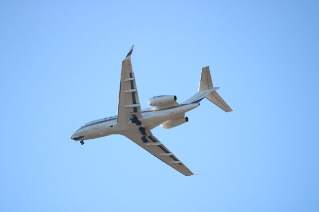 Bombardier Challenger 300 (N738QS)