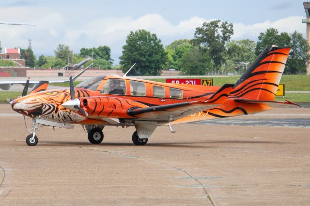 Beechcraft Baron (58) (N18VJ)