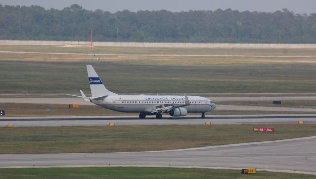 Boeing 737-900 (N75436) - Continental Retro 737-900, T/Rs engaged rolling down 8R at IAH.