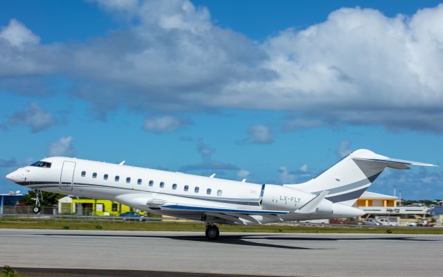 Bombardier Global Express (LX-FLY)