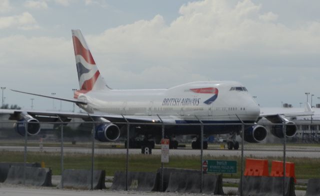 Boeing 747-400 (G-CIVN)