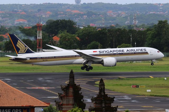BOEING 787-10 Dreamliner (9V-SCI)