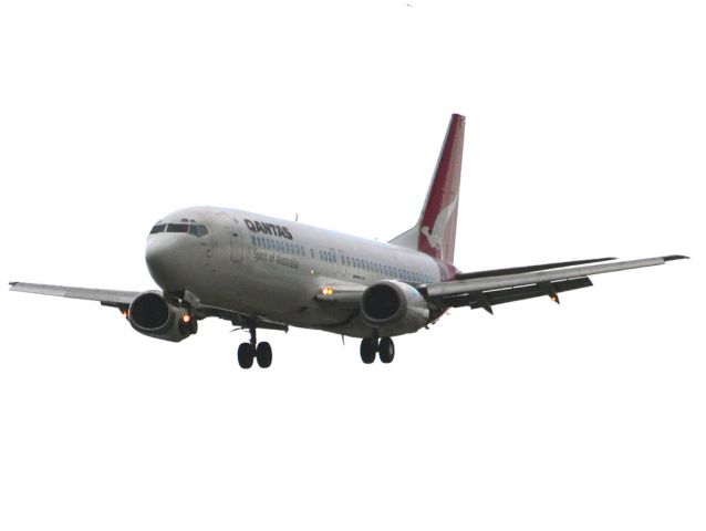 BOEING 737-400 (VH-TJJ) - On short finals for runway 05. Thursday 12th July 2012.