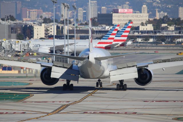 BOEING 777-200LR (B-220E)