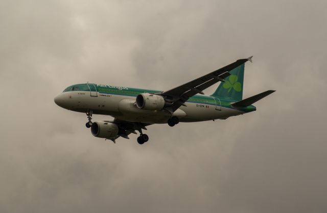 Airbus A319 (EI-EPR) - Aer Lingus A319-11 cn3169 1 jul 2014 EGLL (London Heathrow approds RWY 27R