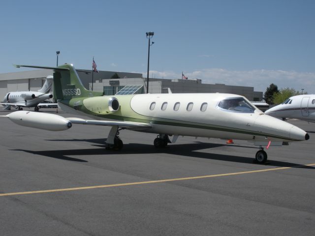 Learjet 25 (N555SD)